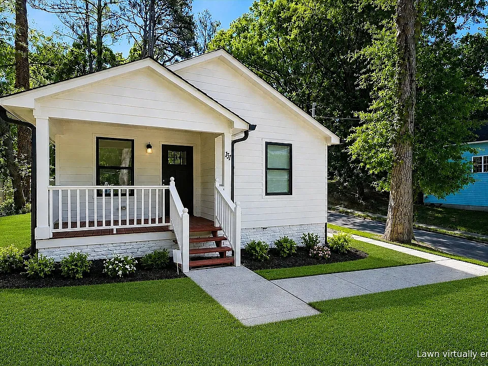 131 Holly Rd NW