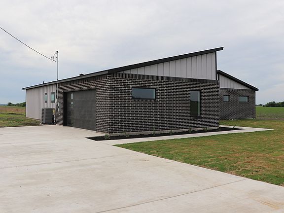 2nd image of 2091 Goodwyn Rd