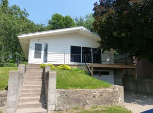 703 S 2nd St, Alma, WI 54610