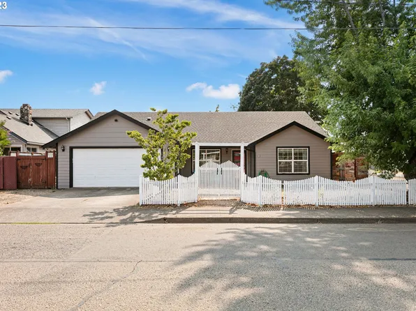 1144 Ostrander Ln, Cottage Grove, OR 97424