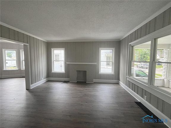 4th image of 4032 Burnham Ave