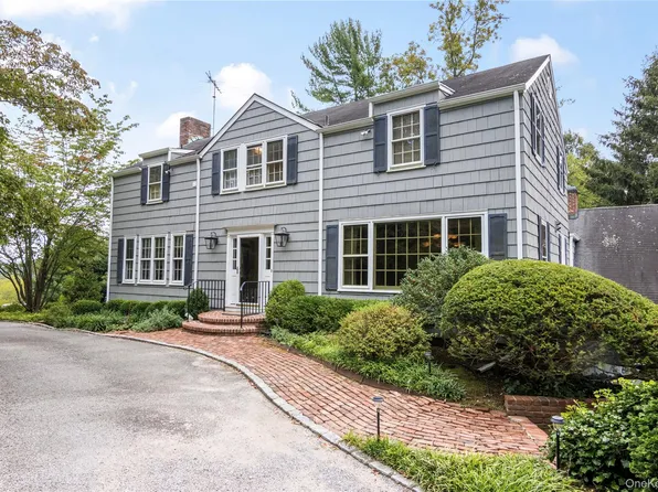 1276 Ridge Road, Laurel Hollow, NY 11791