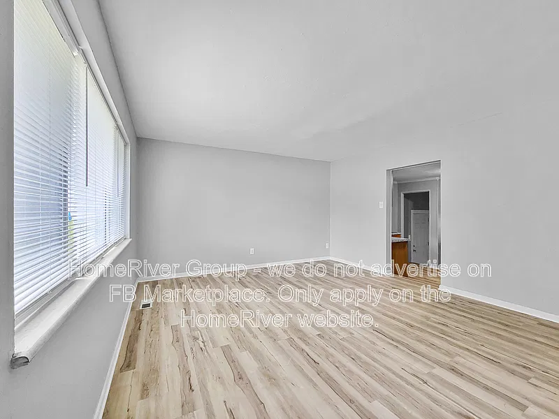 3 bed, 1.0 bath, 1000 sqft, $1,350 — Photo 4