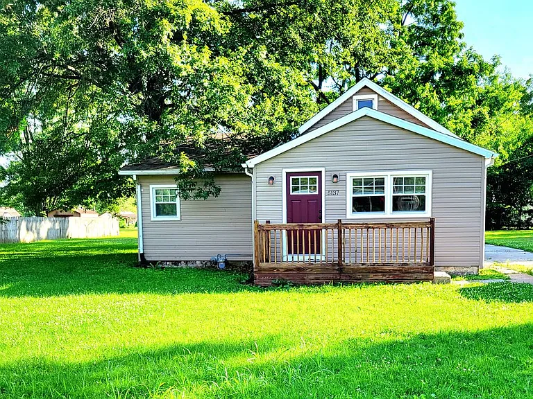 5137 Lakeview Dr — Photo 2