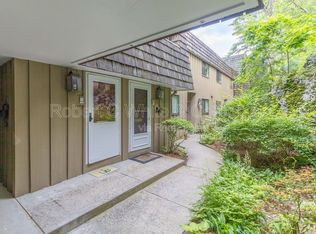 102 Ledgebrook Dr, Norwalk, CT 06854