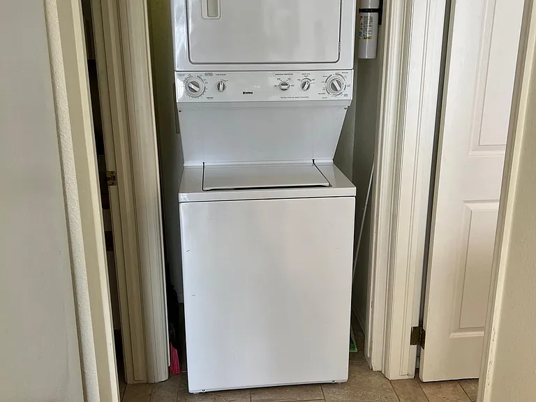 1005 W Prospect Rd #C — Photo 4