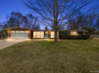 2068 Glencove Rd, Wolverine Lake, MI 48390