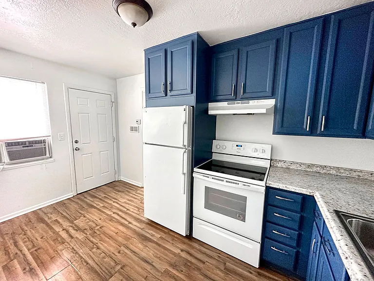 517 N 900 W — Photo 4