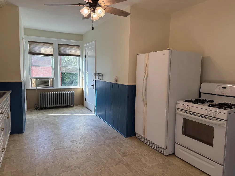 2 bed, 1300 sqft, $2,400 — Photo 2