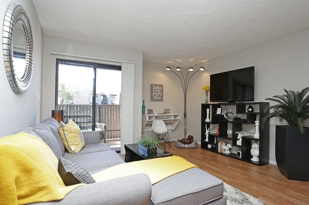Sandcastle Apartments — Photo 2