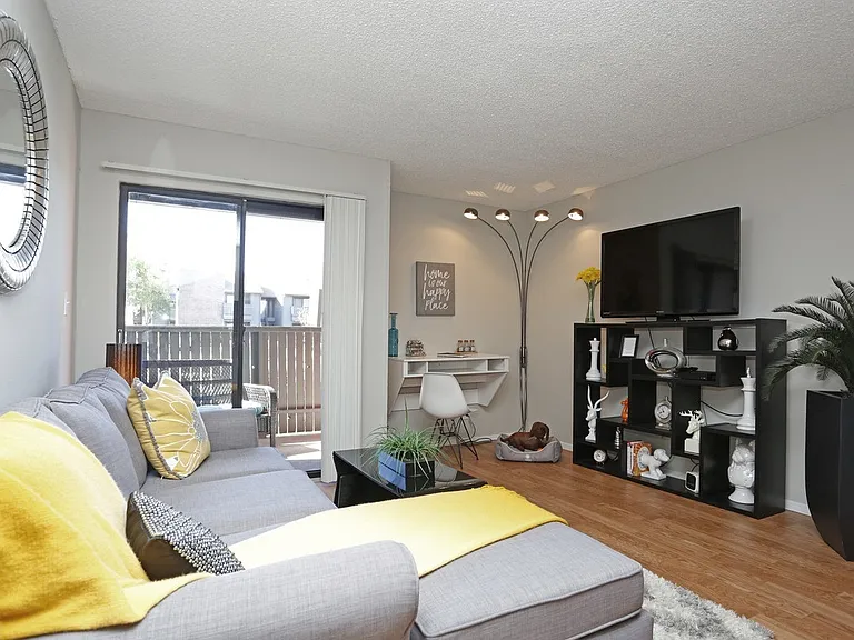 Sandcastle Apartments — Photo 2