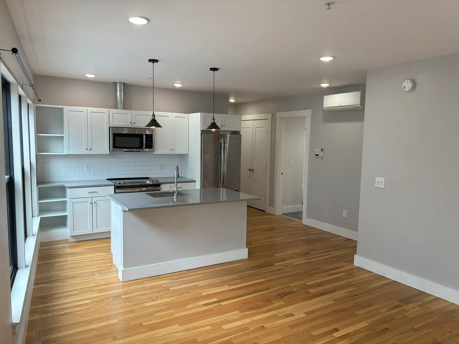 2 bed, 748 sqft, $2,350 — Photo 4