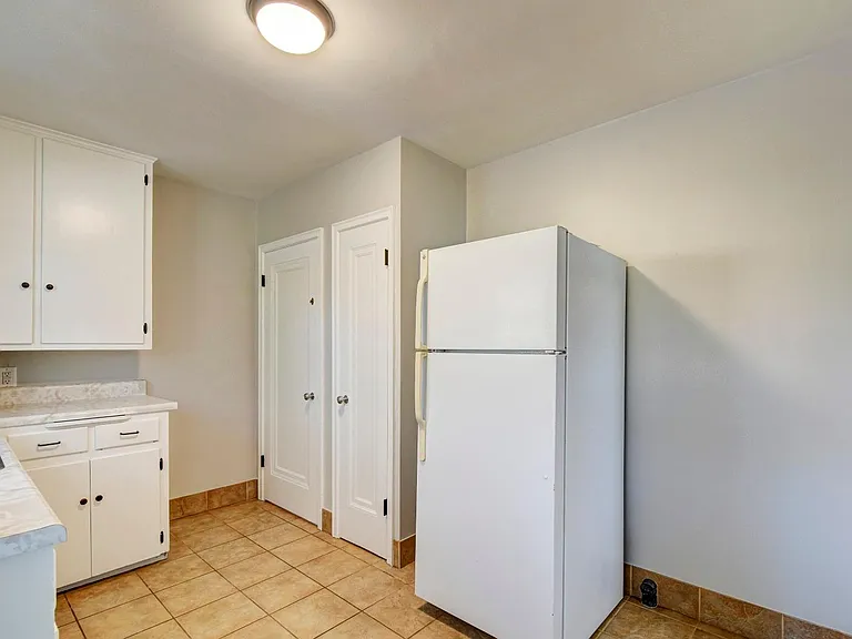 6032 William St — Photo 13