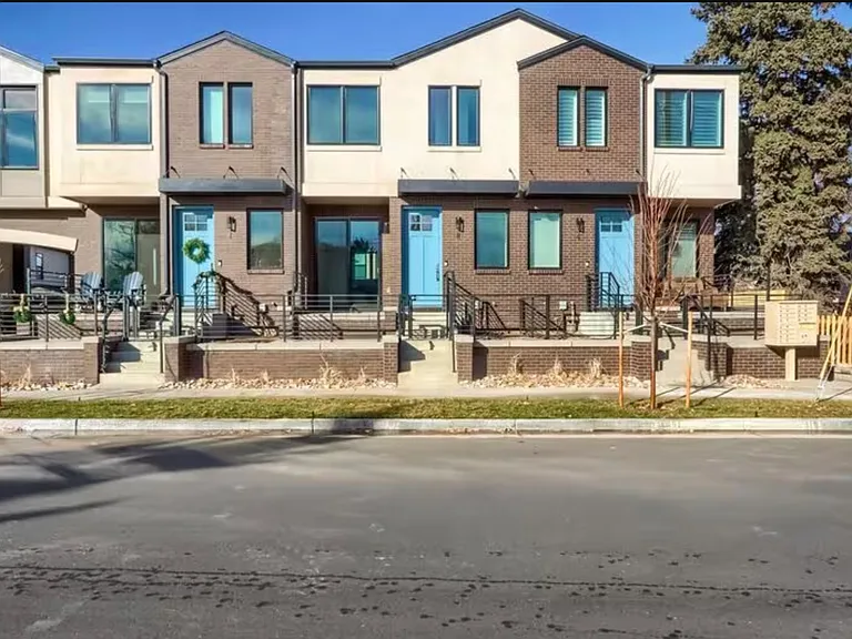 5469 S Curtice St #H — Photo 2