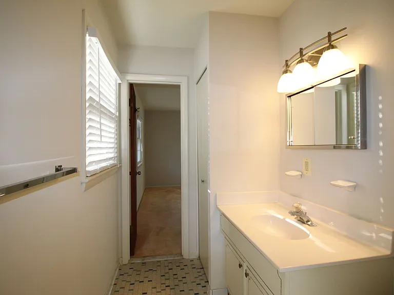 316 Patrick St SW — Photo 14