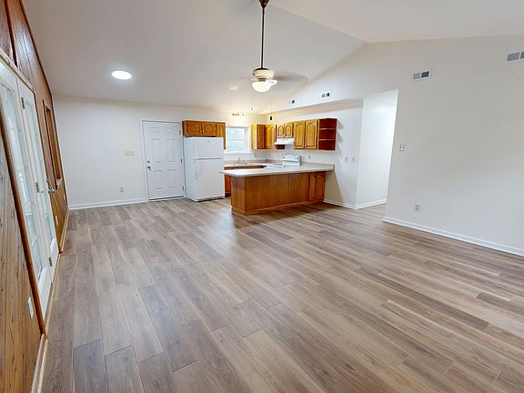 5th image of 601 Kelly Ct