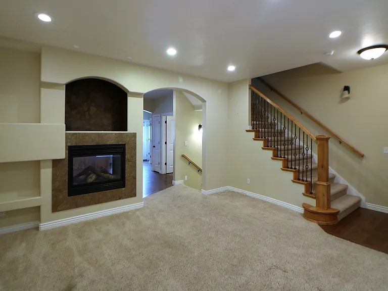 853 S Crescent Row — Photo 2