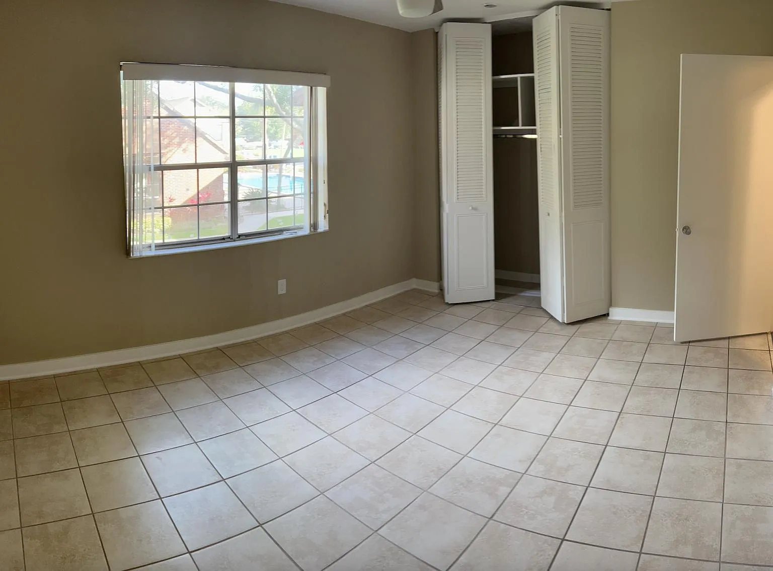 1 bed, 730 sqft, $1,300 — Photo 4