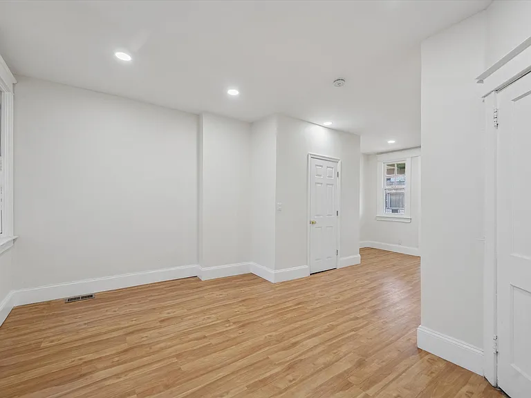 1623 S Lindenwood St — Photo 17