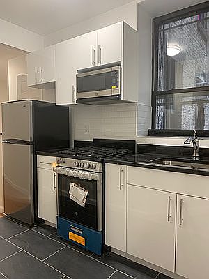 2nd image of 183 Thompson St APT A4