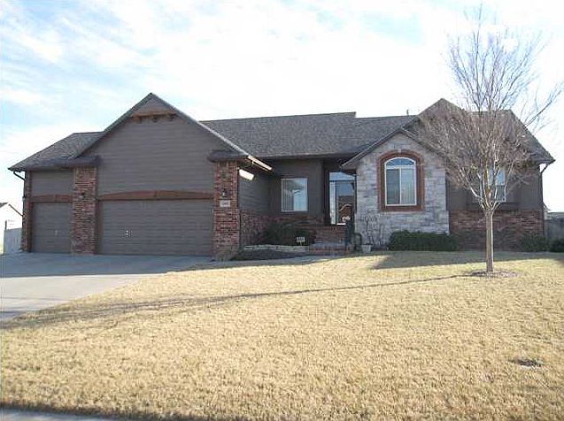 1st image of 2945 N Parkdale Ct
