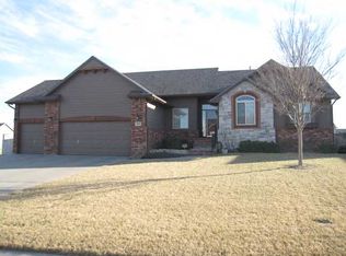 2945 N Parkdale Ct, Wichita, KS 67205