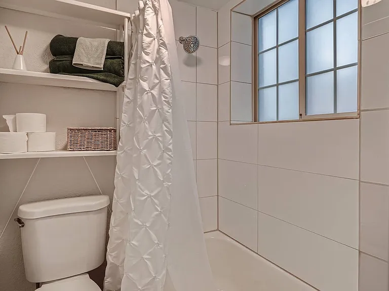 50 N Clarkson St #104 — Photo 8