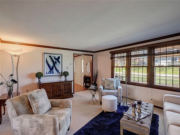5th image of 250 Courtney Pl
