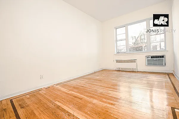 Rented by Jonis Realty | media 8