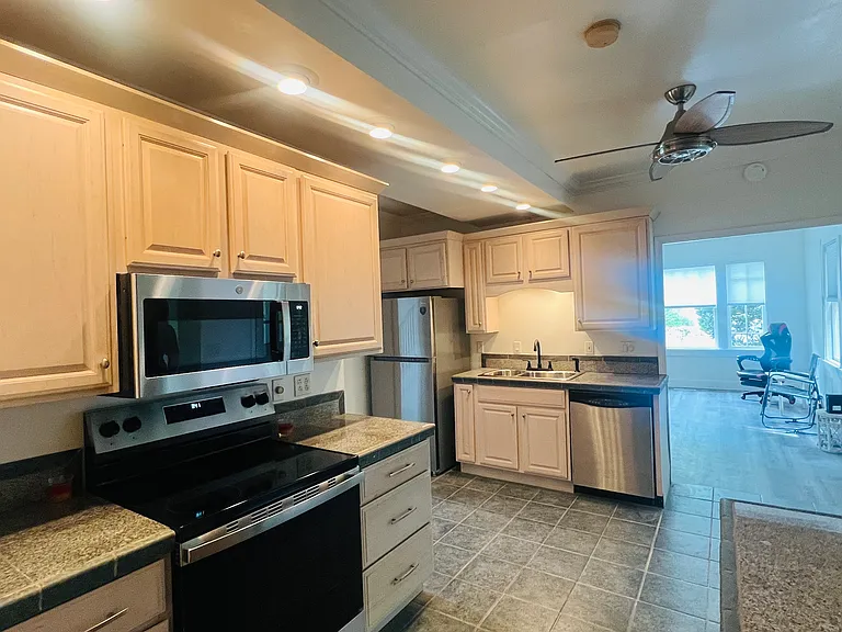 812 Tyler Ave #6 — Photo 11