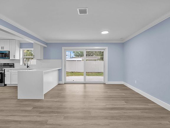 5th image of 4630 NE 5TH Terrace