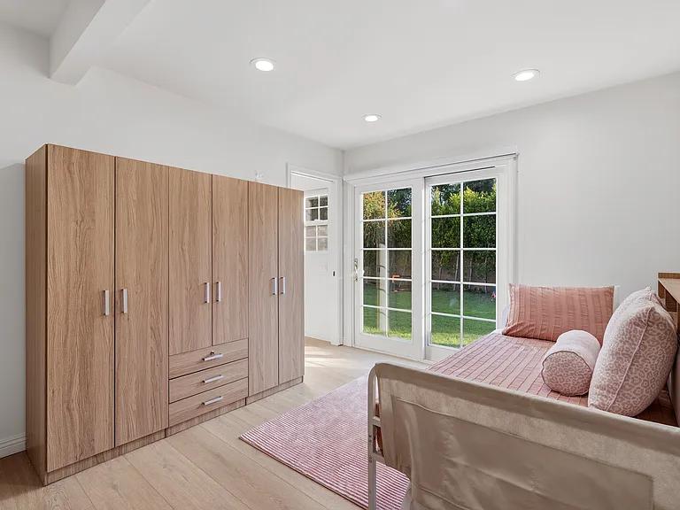 5835 Hillview Park Ave — Photo 31