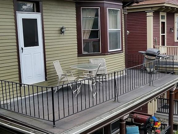 2nd image of 315 Richmond Ave Uppr #