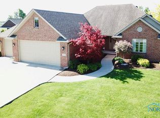5744 Eagles Landing Dr, Oregon, OH 43616