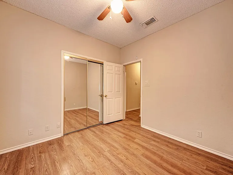 914 W 26th St #104 — Photo 13