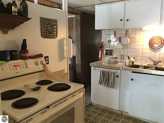 5th image of 4983 W Grand Blvd