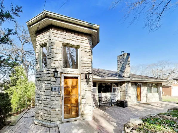 26811 N Oakdale Ln, Mundelein, IL 60060
