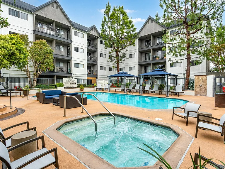55+ FountainGlen Goldenwest Senior Apartments — Photo 16
