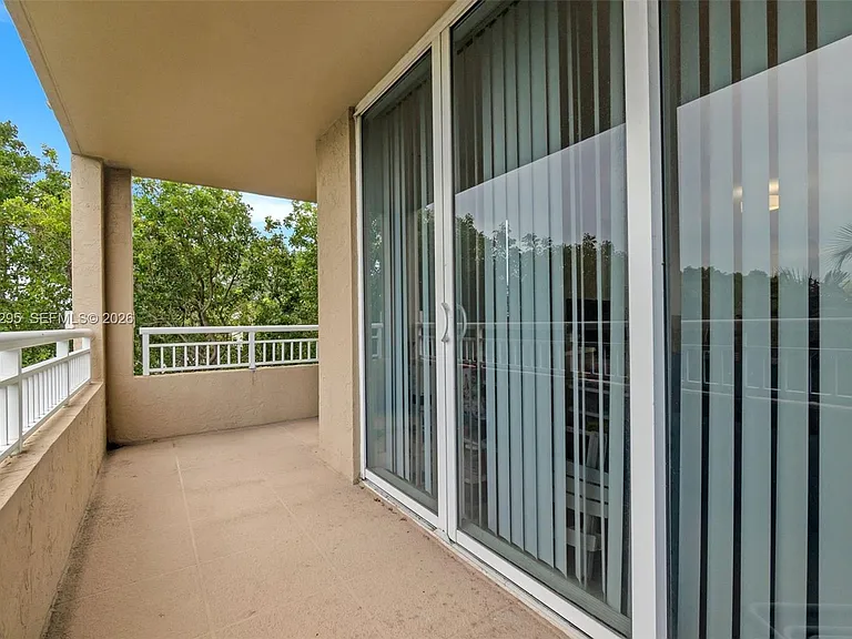 19501 W Country Club Dr #309 — Photo 22