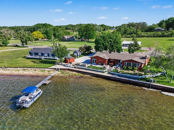4554 Crescent Beach Rd, Onekama, MI 49675