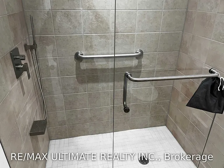 1065B Saint Clair Ave W — Photo 17
