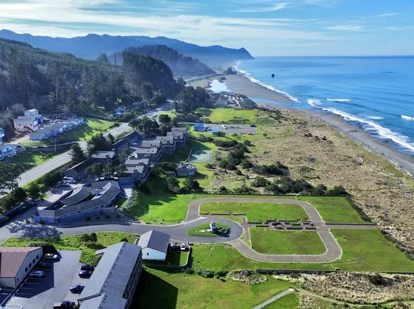 94050 Emerson Cir, Gold Beach, OR 97444