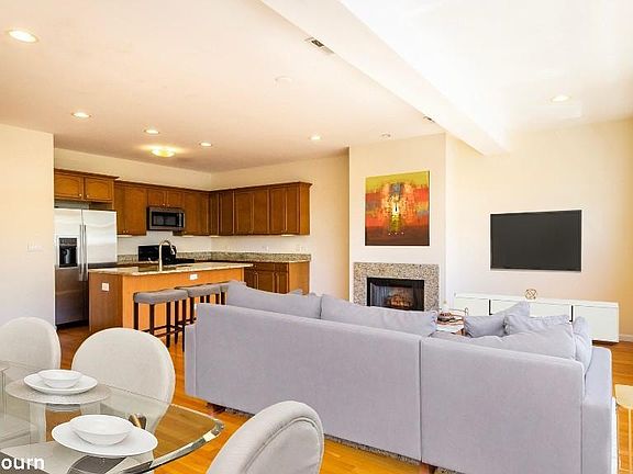 2nd image of 1627 N Clybourn Ave #1611