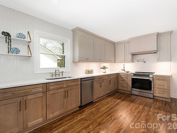 2nd image of 3512 Donovan Pl