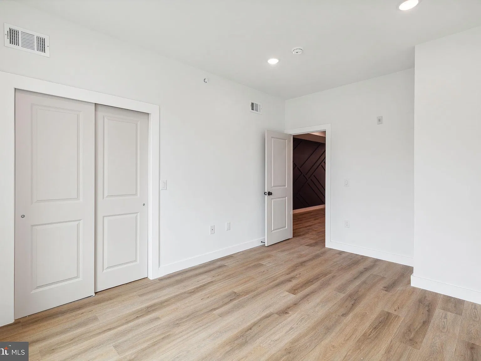 2 bed, 900 sqft, $1,550 — Photo 4