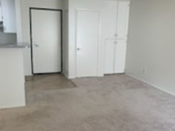 4th image of 400 S Westmoreland Ave #307