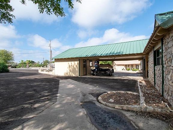 3rd image of 204 Skyline Rd