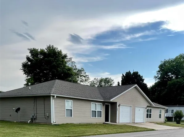 302 E School St #304, Advance, MO 63730