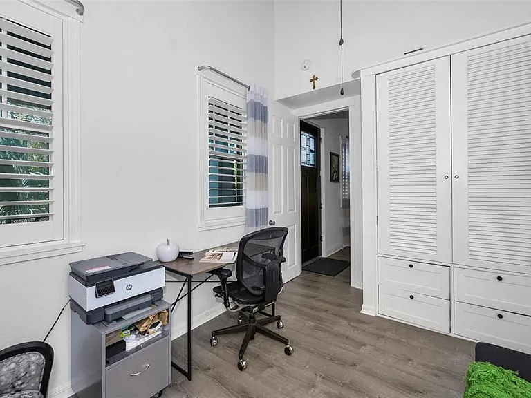 525 Lexington St — Photo 22