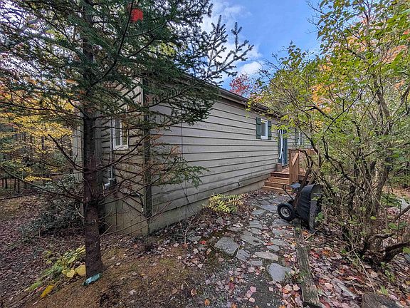 3rd image of 19 Foster Ave